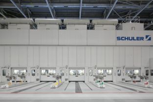 宝马集团宣布电动化战略新进展